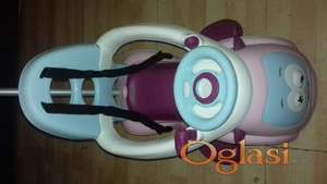 Prodajem auto guralicu za decu.