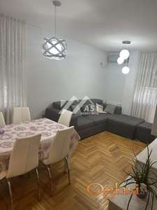 Izdaje se prelep trosoban na početku Bulevara Evrope !!- novija zgrada ID#6766