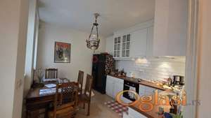 Urban Vračar Flat with High Ceilings