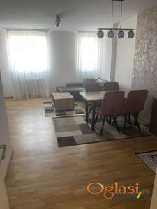 LUKSUZAN JEDNOIPOSOBAN STAN KOD SAJMA