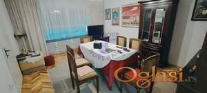 Kvalitetno građena porodična kuća sa prelepim pogledom na Dunav i Novi Sad.