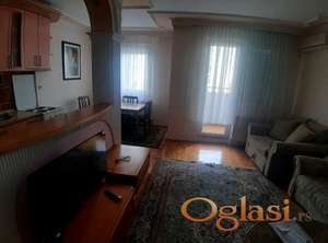 Kompletno namešten komforan dvosoban stan sa parking mestom, Grbavica