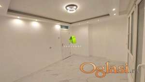 Polunamešten dvosoban stan sa parkingom u centru ID#6810