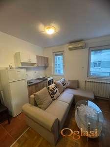 NAMESTEN JEDNOIPOSOBAN STAN, BULEVAR EVROPE, ZONED