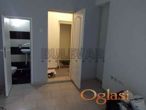 Izdaje se lokal 20m2 u samom centru grada