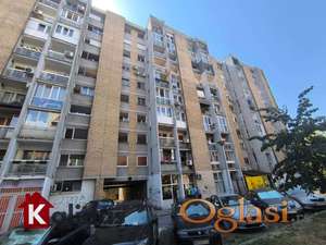 Balzakova - kod Pande, odmah useljiv, I sprat