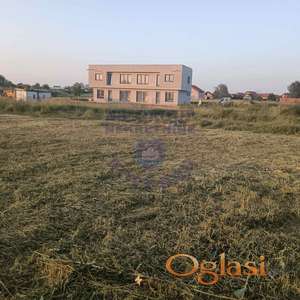 555388-Nudimo vam fantastičan plac u građevinskom području u Veterniku.