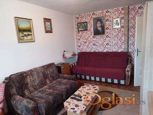 PETROVARADIN UKNJIŽEN STAN 53m2 HITNO!