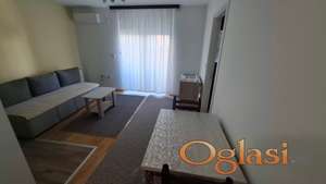 Jednoiposoban namešten stan Socijalno