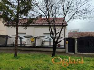 KLISA KUĆA SA ZAJEDNIČKIM DVORIŠTEM