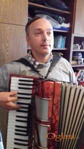 Sviranje i pevanje na raznim vrstama veselja