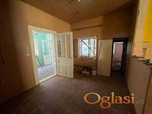 PORODICNA KUCA SA LEPIM PLACEM U CENTRU TEMERINA!