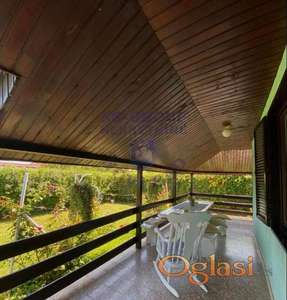 Prodaje se prostrana, porodična kuća