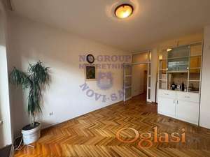 Komforna i veoma svetla garsonjera na Novoj Detelinari -29m2