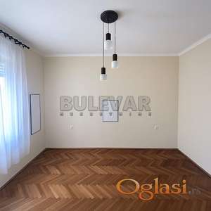 Izdaje se poslovni prostor u centru, 100m2