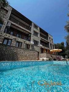 Jednosoban stan 54 m2 u kompleksu s bazenom -- Petrovac