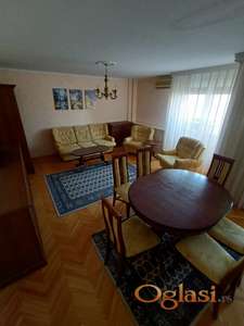 LIMAN 3-Odican trosoban stan u Balzakovoj ulici -odmah useljiv