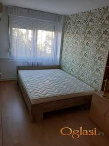 Odican trosoban stan u Balzakovoj ulici