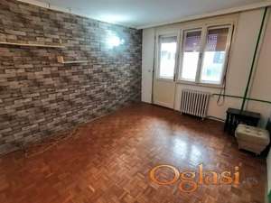Polunamešten dvosoban stan 53m2 na odličnoj lokaciji, nije za strance - Sajam