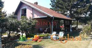 Banstol / Brdež Do. 90m2 Vikend-kuća na fenomenalnom placu.