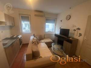 Izdavanje stanova Novi Sad – jednoiposoban stan 30 m², Bulevar Evrope, odlična lokacija, opremljen, centralno grejanje
