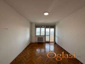 Stan u ulici 27. marta sa dobrim rasporedom i potencijalom, 57m2