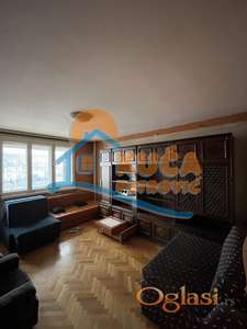 Izdaje se stan kod Pravnog fakulteta, 66m2