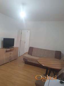 Izdaje se namešten stan 35m² – Novi Pazar (kod bolnice) Lokacija: Ulica Generala Živkovića bb, poviše bolnice,