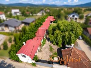 Plac Donja Vrežina 1282m2 sa objektima 411m2, pogodno za investitore