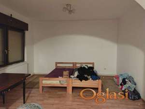 Odlična kuća u Inđiji!