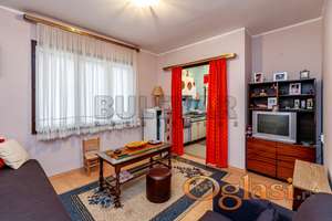 Deo kuće u blizini Doma zdravlja, 131m2