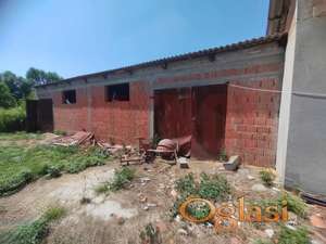 Plac sa dva objekta Krčedin 2166m2, Hitno!