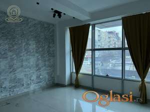 Izdaje se poslovni prostor - 180m2- odlična lokacija centar grada