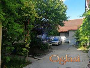 Spratna kuća sa lokalom!