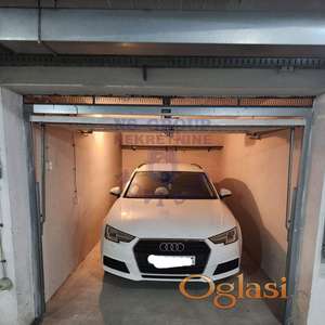 Izdaje se garaža na Grbavici. Prostire se na površini od 15m2
