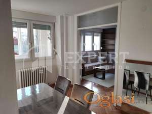 Izdaje se stan na Bulevaru Nemanjića kod banke Intesa