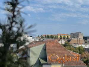 Četvorosoban luksuzni stan u centru sa pogledom na Petrovaradinsku tvrđavu