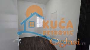 Izdaje se stan- poslovni prostor u centru prekoputa Haba na uglu