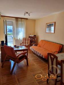 <p>KOMFORAN DVOSOBAN STAN, BULEVAR