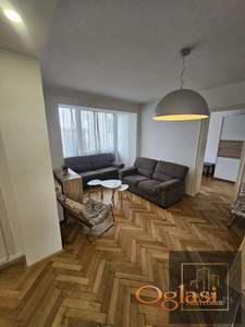 Dvosoban stan u Centru Novog Sada ! Vase Stajića !