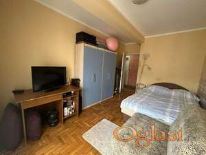 Trosoban stan na Novoj Detelinari!62m2!