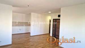 Petrovaradin - trosoban , neuseljavan stan