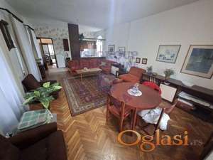 Prizemna kuća u centru Sremske Kamenice