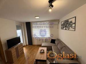 Izdaje se potpuno namešten jednoiposoban stan na Novoj Detelinari