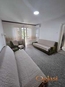 NOVI SAD, GRBAVICA, DVOSOBAN NAMESTEN STAN, ODMAH USELJIV - 400 E