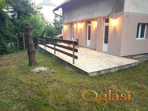 2 apartmana sa uknjiženim dvorištem u blizini centra Zlatibora, 1 km od jezera