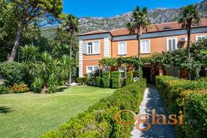 Vila na prvoj liniji u Risnu - centar