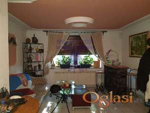 Fantastična kuća- centar Sremske Kamenice!