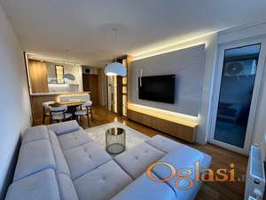 Dvosoban, luksuzno opremljen stan sa parking mestom u novogradnji, Spens