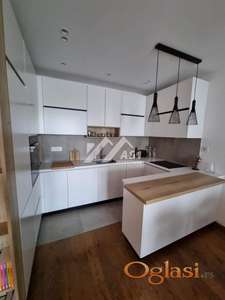 Izdaje se lux trosoban stan u Branka Bajića ID#6274